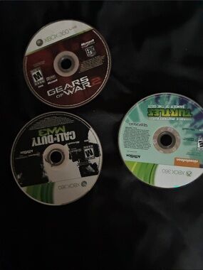 Xbox 360 Game Disc Bundle — Black & Green Discs